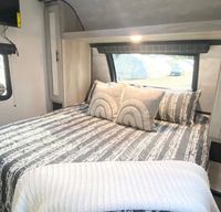 DELIVERY AVAILABLE * Modern Travel Trailer with king size bed sleeps 8