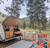 The Jackalope - Teardrop with Memory Foam Mattress & Well-Stocked Kitchen!