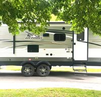 Glamping In Comfort And Style With This 2017 Jayco Jay Flight