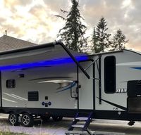 ** Fully Loaded and Ready to Go! ** 2020 Forest River Cherokee Alpha Wolf