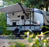 Family Adventure Haven: Cozy 2022 Jayco Jay Feather Micro 171BH Camper