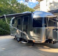 Magnolia 1 - 2017 AIRSTREAM Flying Cloud 19CB *FULLY LOADED*