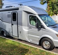 2017 Leisure Travel Unity Twin Bed