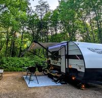 Escape the Ordinary - Cozy Couples Retreat on Wheels