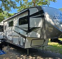 Spacious mid-bunkhouse floorplan - 2023 Alliance Avenue 37MBR