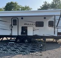 Cabin Fever Cottages - 2022 Keystone Bullet Ultra Lite 250BHS