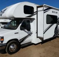 2022 Thor Outlaw - Sleeps 6, Backup Camera, Toy Hauler, Hydraulic Bed, RV