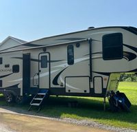 2019 Keystone Fifth-Wheel - Bunk House + Modern Comfort!