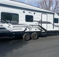 2021 Toy Hauler 28 ft