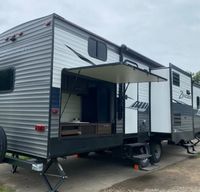 Haven on wheels! 2018 Crossroads Zinger!!! Sleeps 10+