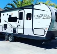MALUK'S COMFY CAMPER