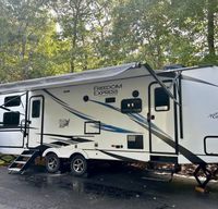 A home away from home! 2021 Coachmen Freedom Express 287 BHDS
