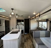2023 family & pet friendly bunkhouse glamper