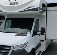 2020 Mercedes / Jayco Melbourne 24L / Full Wall Slide Out / Sleeps up to 5