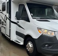 Glamping On the Road! Back up and Side Cameras, lane assist, large fridge!