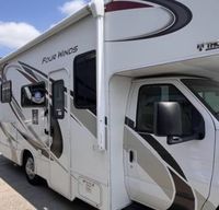 25 ft Seats / Sleeps 5, comfortable all amenities Class C RV