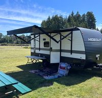 2024 KEYSTONE HIDEOUT WITH SOLAR!