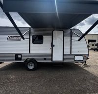 Cozy & Loaded 21.5’  SUV towable trailer - Sleeps 5 with A/C, Fireplace