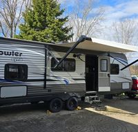 Cozy 25ft Travel Trailer - All amenities (microwave, oven, AC, heater...)