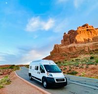 Sleeps 4! Glamp with your Family in Style! Fully Loaded Luxe Winnebago Van
