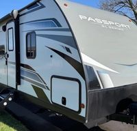 Delivery Only** Room for the entire family!!