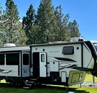 2023 Montana High Country 5th wheel Bunkhouse Near Glacier!