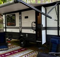 2025 Travel Trailer – Sleeps 4, Clean & Fully Equipped!