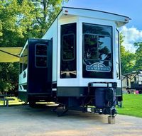 2023 Crossroads Hampton Destination Trailer