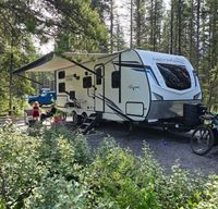 2022 Coachmen Freedom Express Ultra Lite automated with solar and inverter
