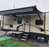 Explore the Outdoors in Comfort! Keystone Cougar 25BHSWE – Sleeps 7