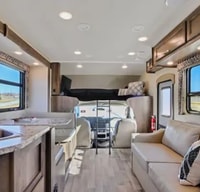 10-Person Jayco Redhawk 31F Vacation