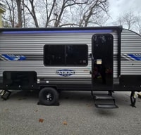 AR's Salem 179DBK Off-grid Travel Trailer