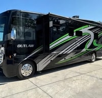 BIG ASS TOY HAULER (Thor Outlaw 38MB)