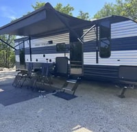 2022 32ft Cherokee Grey Wolf