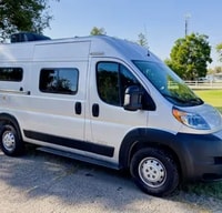 ຄຳແກ້ວ's Winnebago Solis Pocket 36A Class B