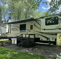 Heartland Big Country 3800FL Fifth Wheel Sleeps 6!