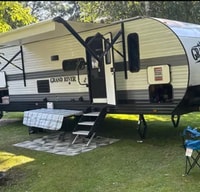 Hayleigh's Grand River 32bre Travel Trailer