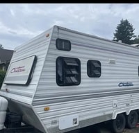 Shan and Bill’s rustic cozy cottage on wheels