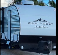 Giovanni's East to West 312BH Della Terra Travel Trailer