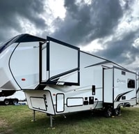 Prime Time Crusader Lite Fifth Wheel *NEW LISTING*