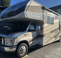 Sunny’s Fleetwood Jamboree GT | Family-Friendly | Sleeps 6 | Easy to Drive