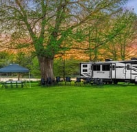 The Tumbleweed | Fully-Loaded Bunk House (Sleeps 8)