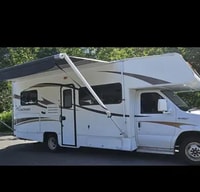 Daniel and Nury's Coachmen Ford Class C