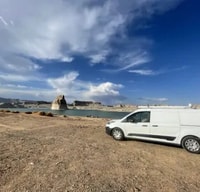 Cozy Camper Van – Road Trip Ready for Two!