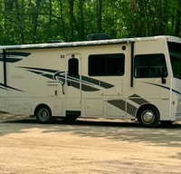 Winnebago-Superior Ride-Deluxe Living-Family Fun