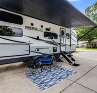 Krewe's Kozy & Spacious, Family Friendly, Double Bunk, Micro Lite 25 ft Camper [Sleeps 6]