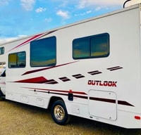 25 WINNIE-SLEEPS 8 - SOLAR - COUCH & DINETTE-2 QUEEN Bed! WiFi-Budget Family RV