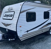 Clean, Family and Pet Friendly JayFlight SLX Travel Trailer