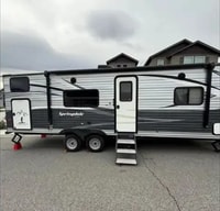 Comfy Camper! 28ft 2018 Keystone Springdale