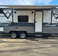 Great Camper with Queen Bed + Bunks for Making Summer Memories!